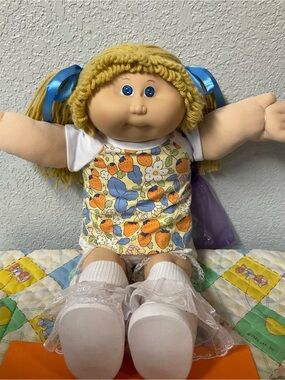 VTG Cabbage Patch Kid Girl Hong Kong Butterscotch Hair Blue Eyes HM#1 1984